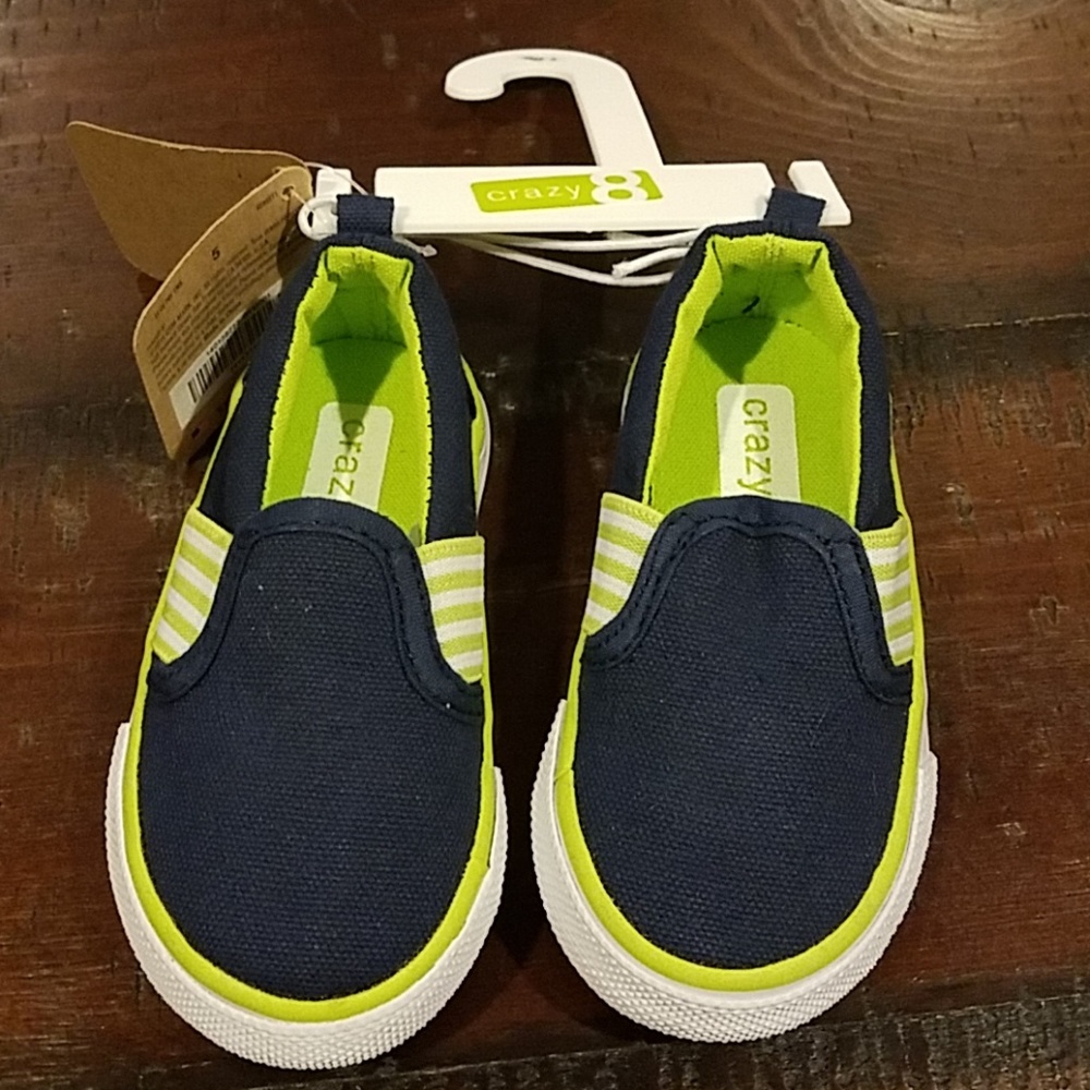 Crazy 8 slip on shoes Size 5 - Picture 2 of 3
